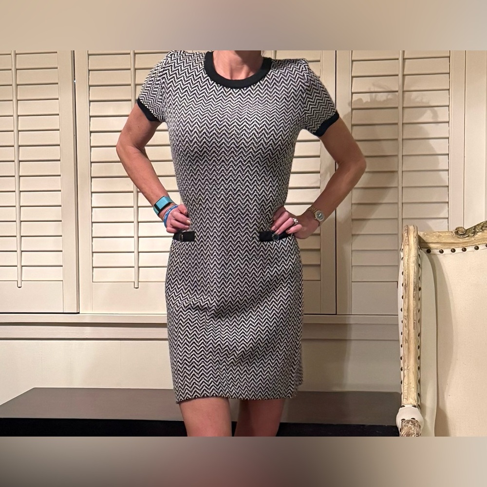 St. John short sleeve stretchy knit dress